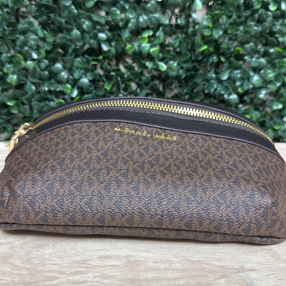 MICHEAL KORS LOGO FANNY PACK - Picture 4 of 6